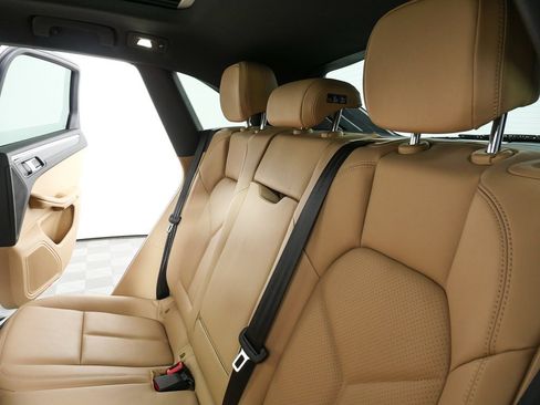Certified 2025 Porsche Macan image 22