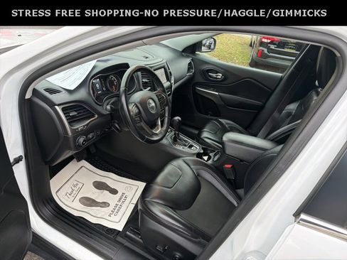 Used 2019 Jeep Cherokee Latitude Plus w/ Comfort/Convenience Group image 17