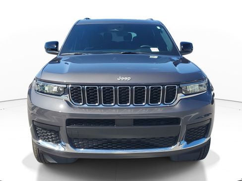 Used 2025 Jeep Grand Cherokee L Laredo RWD image 3
