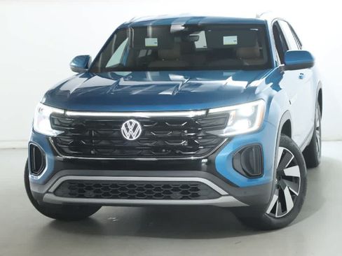 Certified 2024 Volkswagen Atlas Cross Sport SE AWD/4WD image 3