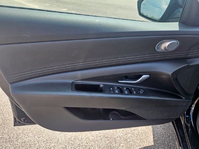 Used 2025 Hyundai Elantra Sport FWD image 10