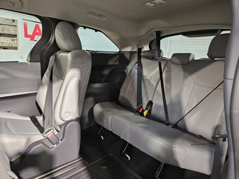 New 2026 Toyota Sienna XLE FWD image 21