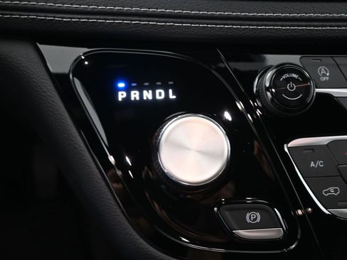 New 2026 Chrysler Pacifica Select image 32