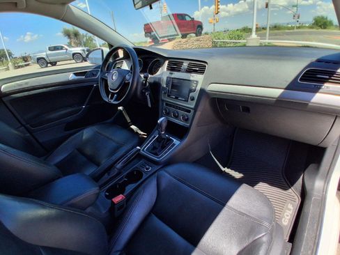 Used 2017 Volkswagen Golf SportWagen FWD image 26