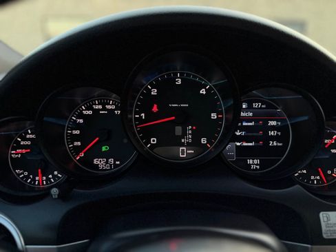 Used 2015 Porsche Cayenne Diesel image 16