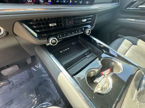 Used 2025 Chevrolet Tahoe LT AWD/4WD image 31
