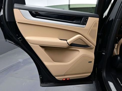 Certified 2024 Porsche Cayenne image 13