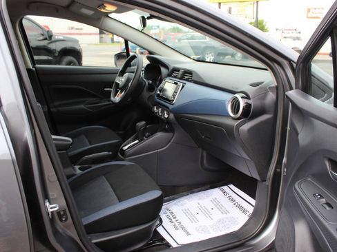 Used 2025 Nissan Versa SV FWD image 9