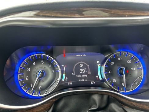 Used 2023 Chrysler Pacifica Limited image 14