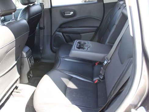 Used 2019 Jeep Compass Latitude FWD image 24