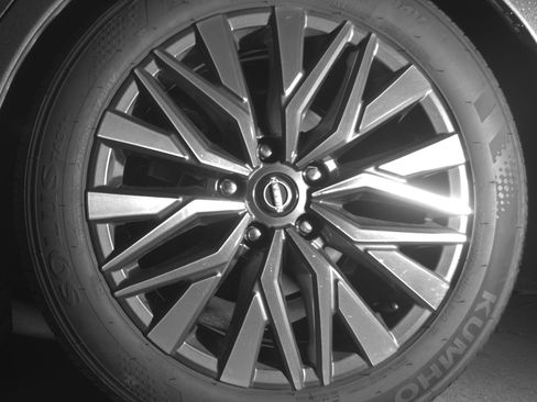 Used 2025 Nissan Altima 2.5 SV FWD image 14