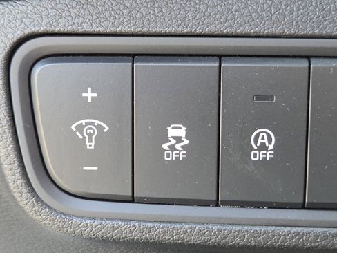 Used 2025 Kia Soul LX w/ LX Technology Package FWD image 10