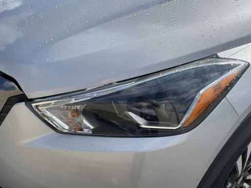 Used 2019 Nissan Kicks SR w/ SR Premium Package image 11