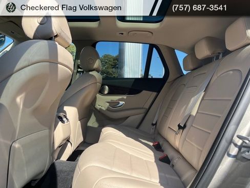 Used 2021 Mercedes-Benz GLC 300 4MATIC image 27