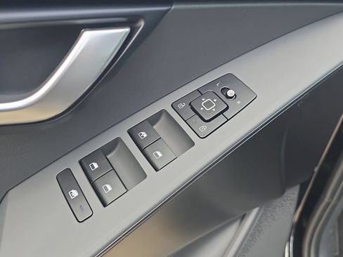 New 2026 Kia Niro LX FWD image 18
