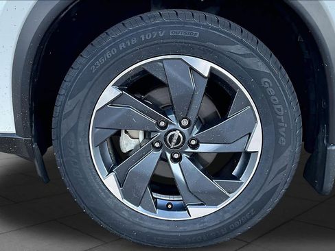 Certified 2024 Nissan Rogue SV w/ SV Premium Package FWD image 10
