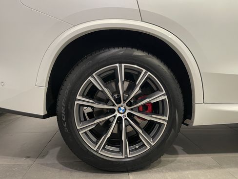 Used 2026 BMW X5 xDrive40i w/ M Sport Package AWD/4WD image 9