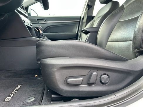 Used 2017 Hyundai Elantra Limited w/ Limited Tech Package 04 image 30