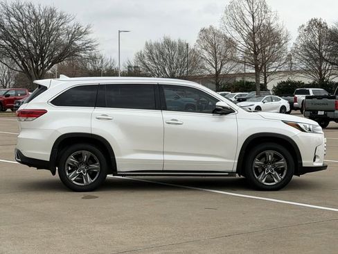Certified 2018 Toyota Highlander Limited Platinum image 3