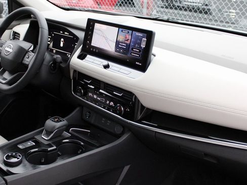 Certified 2025 Nissan Rogue SL w/ SL Premium Package image 30