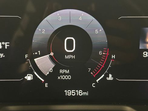 Used 2024 GMC Acadia Elevation w/ Luxury Package FWD image 16