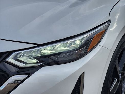 Used 2024 Nissan Sentra SR FWD image 6