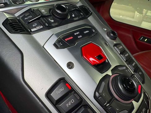 Used 2018 Lamborghini Aventador S image 37