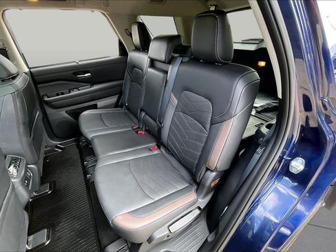 Used 2025 Nissan Pathfinder Platinum w/ Cargo Package AWD/4WD image 21