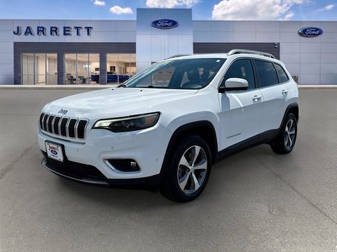 Used 2021 Jeep Cherokee Limited w/ Mopar Interior Package AWD/4WD image 3