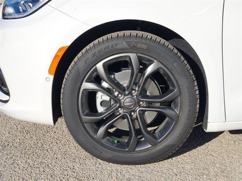 New 2026 Chrysler Pacifica Select image 8