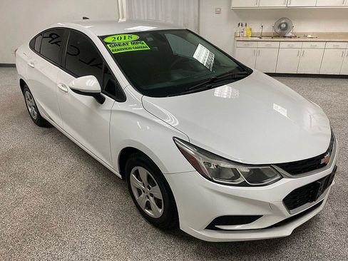 Used 2018 Chevrolet Cruze LS image 3