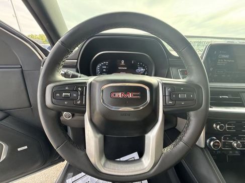 Used 2023 GMC Yukon XL SLT w/ SLT Premium Package AWD/4WD image 14