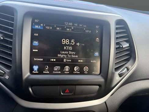 Used 2015 Jeep Cherokee Trailhawk w/ Comfort/Convenience Group image 15