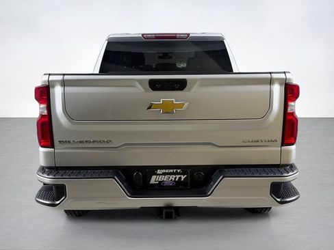 Used 2022 Chevrolet Silverado 1500 Custom w/ Safety Confidence Package AWD/4WD image 4