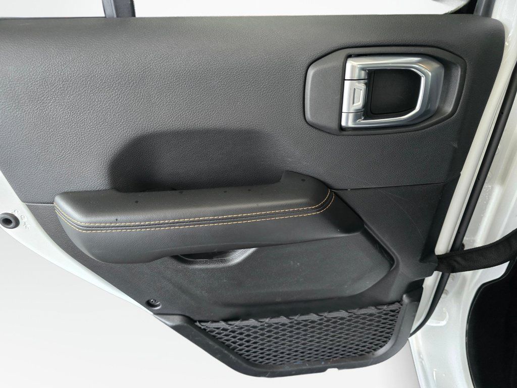 Used 2025 Jeep Wrangler Unlimited Sahara AWD/4WD image 34