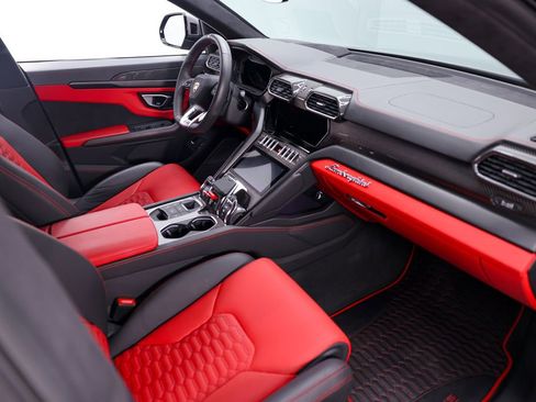 Used 2022 Lamborghini Urus image 21