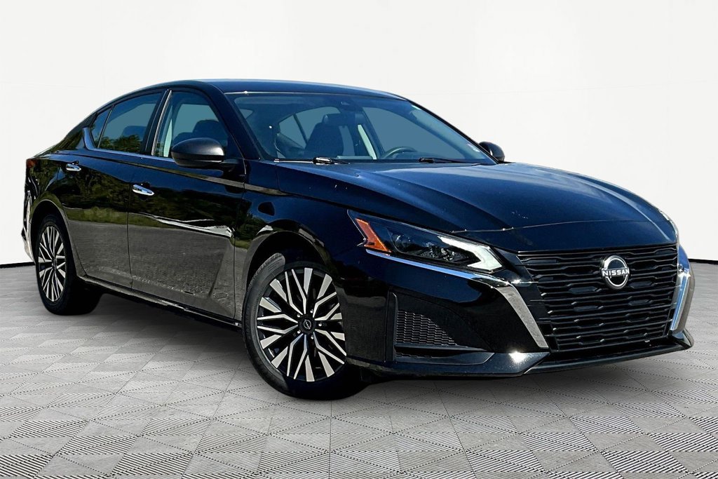 Used 2025 Nissan Altima 2.5 SV FWD image 3