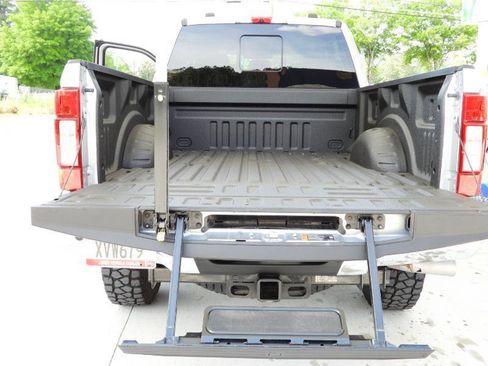 Used 2020 Ford F250 Lariat w/ Tremor Off-Road Package AWD/4WD image 43
