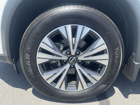Used 2023 Nissan Rogue SV w/ SV Premium Package AWD/4WD image 9
