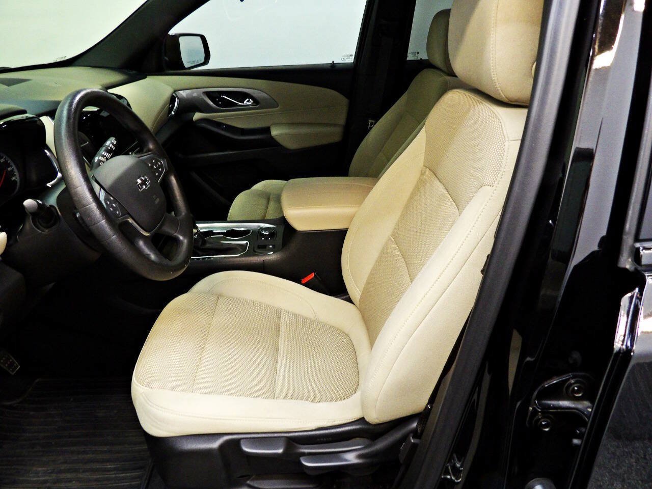 Used 2022 Chevrolet Traverse LS w/ Midnight/Sport Edition FWD image 8