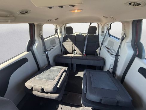 Used 2019 Dodge Grand Caravan SE FWD image 13