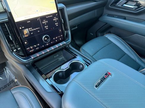 Used 2025 GMC Yukon AT4 w/ AT4 Premium Plus Package AWD/4WD image 18
