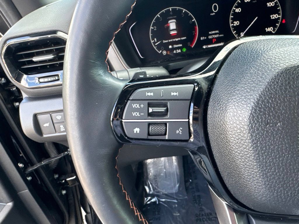 Used 2025 Honda Pilot TrailSport image 31
