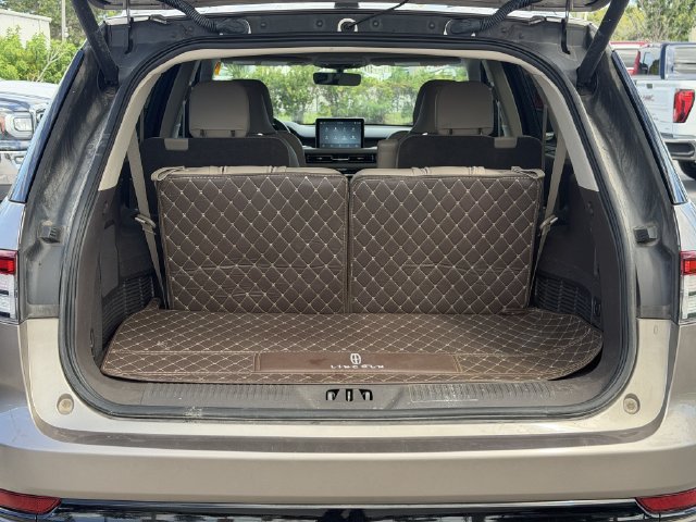 Used 2021 Lincoln Aviator Grand Touring w/ Equipment Group 302A AWD/4WD image 11