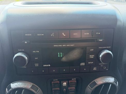 Used 2018 Jeep Wrangler Unlimited Sport S AWD/4WD image 17