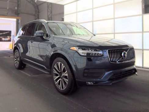 Used 2022 Volvo XC90 T5 Momentum w/ Climate Package FWD image 3