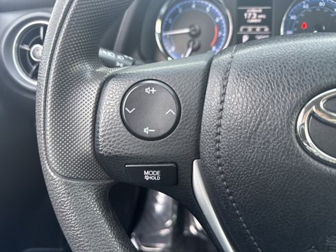 Used 2019 Toyota Corolla LE image 17