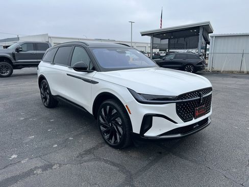 New 2026 Lincoln Nautilus Reserve w/ Jet Appearance Package image 1