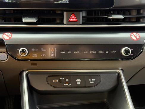 Used 2026 Kia Carnival LXS image 17