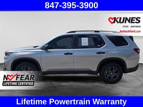 Used 2025 Honda Pilot TrailSport image 7